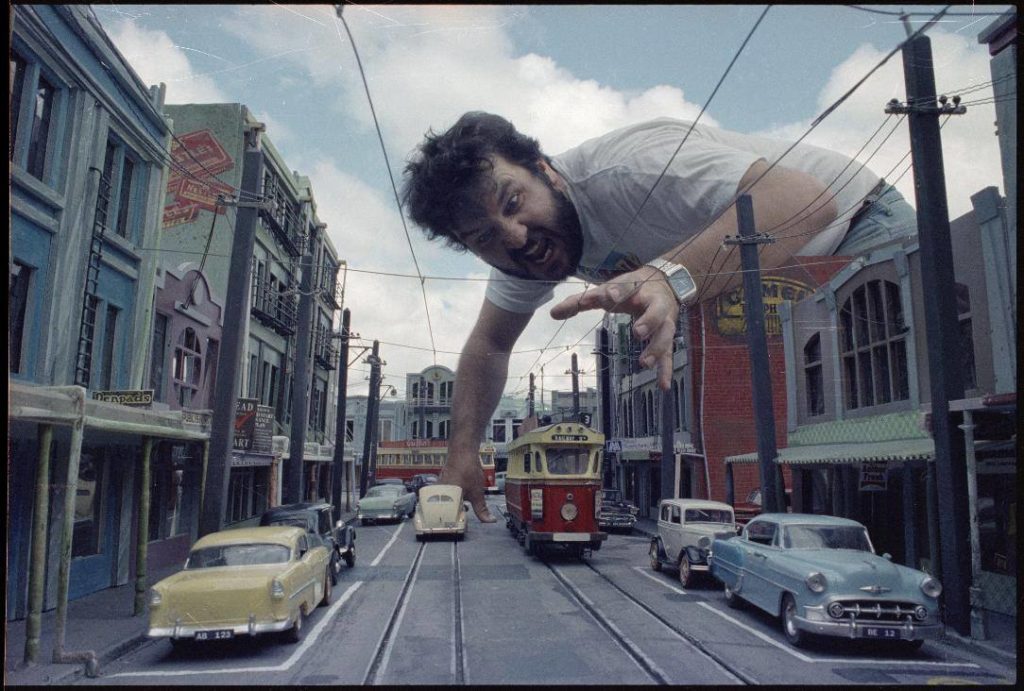 BehindtheScenes Peter Jackson am Set von "Braindead" Neon Zombie®